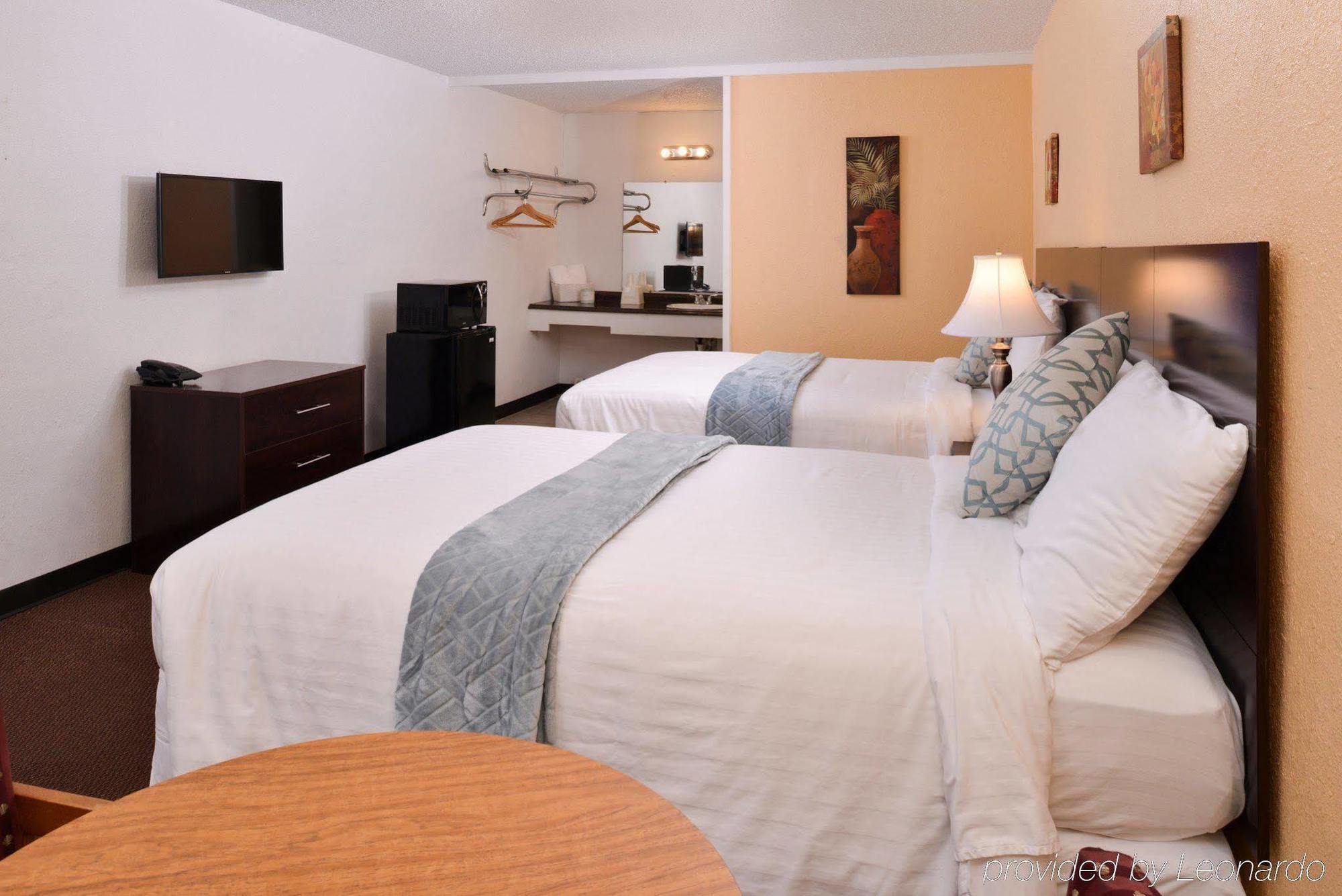 Red Carpet Inn Battleboro Экстерьер фото