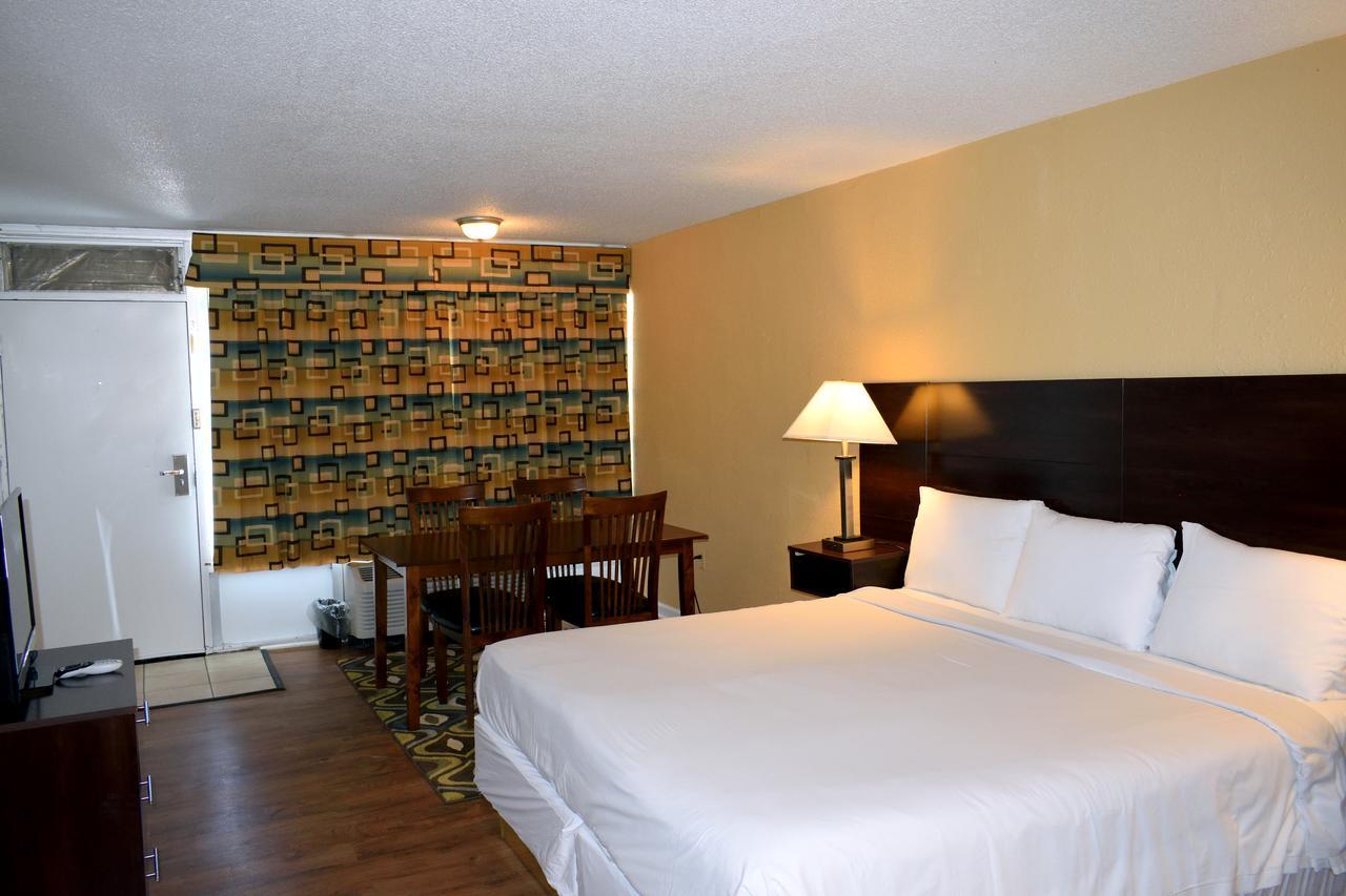 Red Carpet Inn Battleboro Экстерьер фото