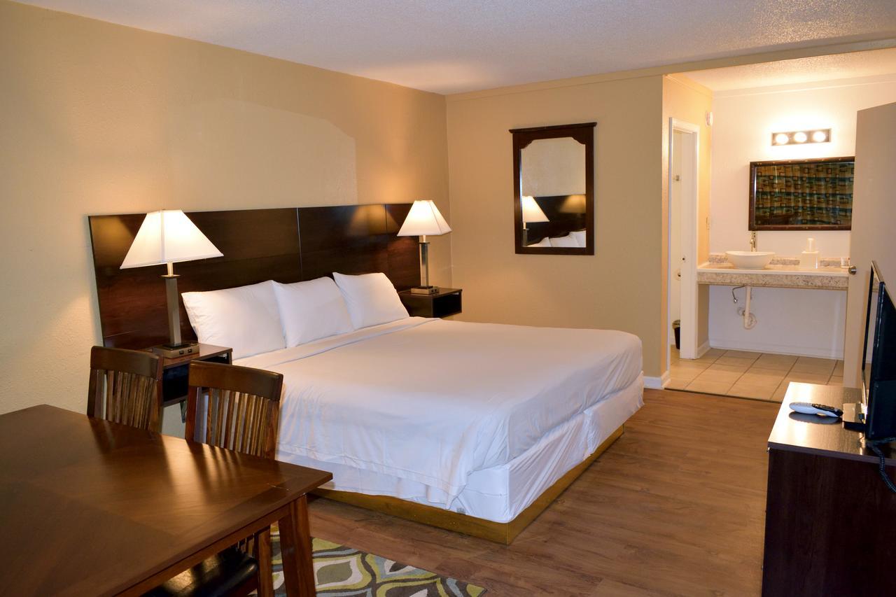 Red Carpet Inn Battleboro Экстерьер фото