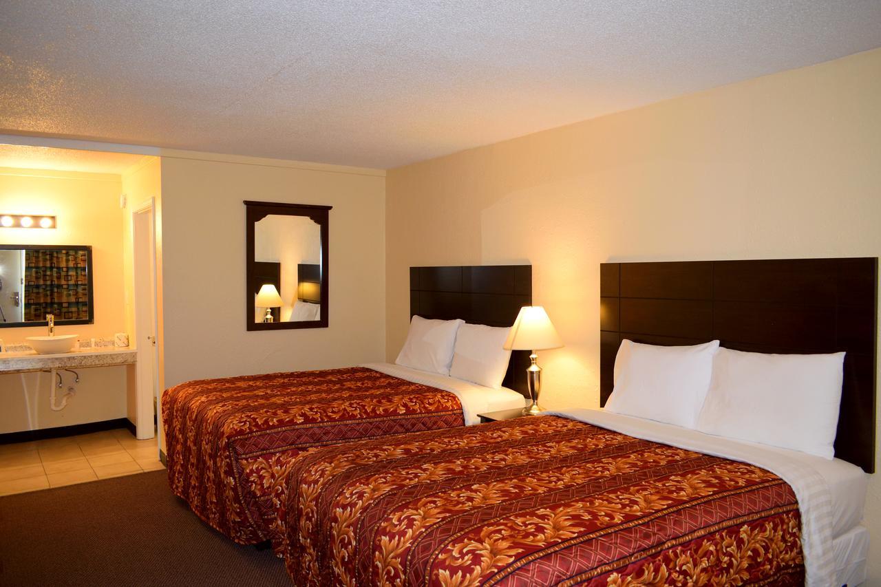 Red Carpet Inn Battleboro Экстерьер фото