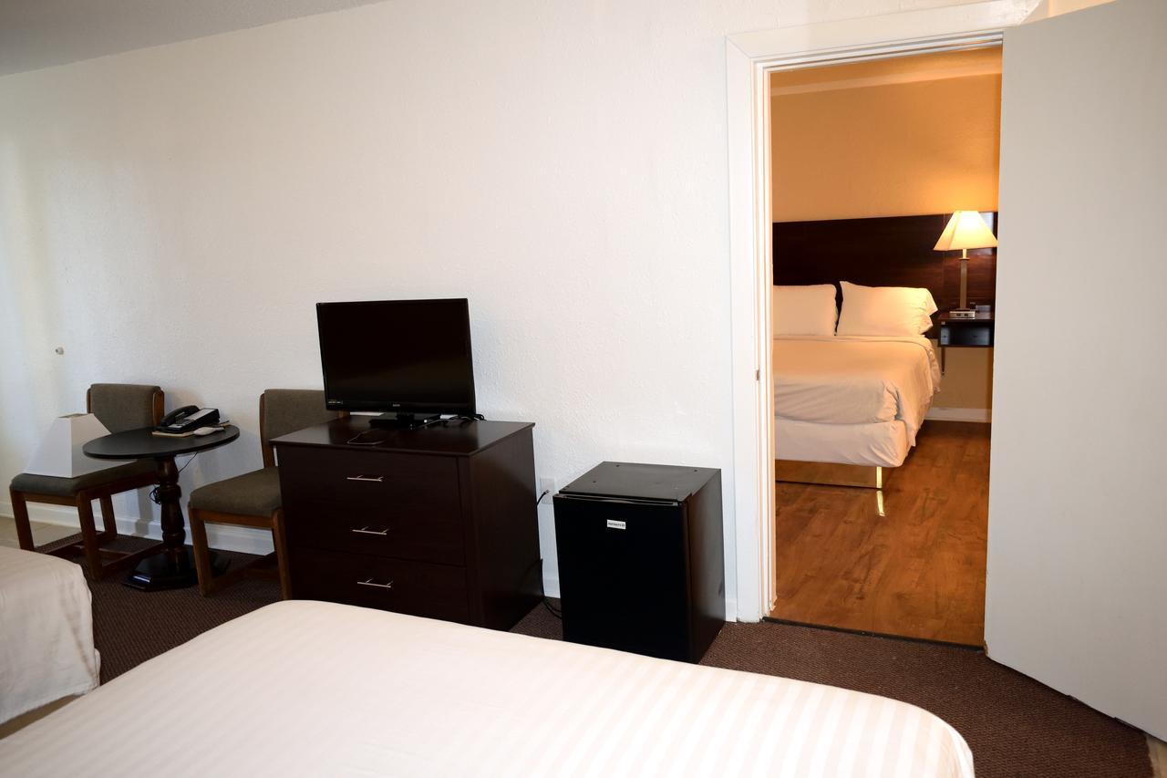 Red Carpet Inn Battleboro Экстерьер фото