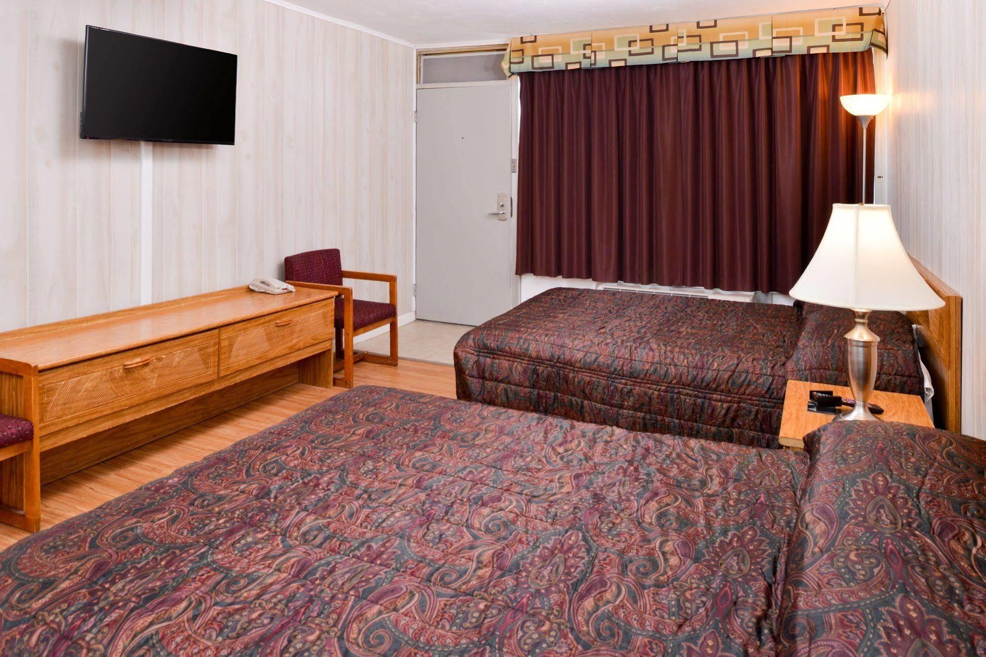 Red Carpet Inn Battleboro Экстерьер фото