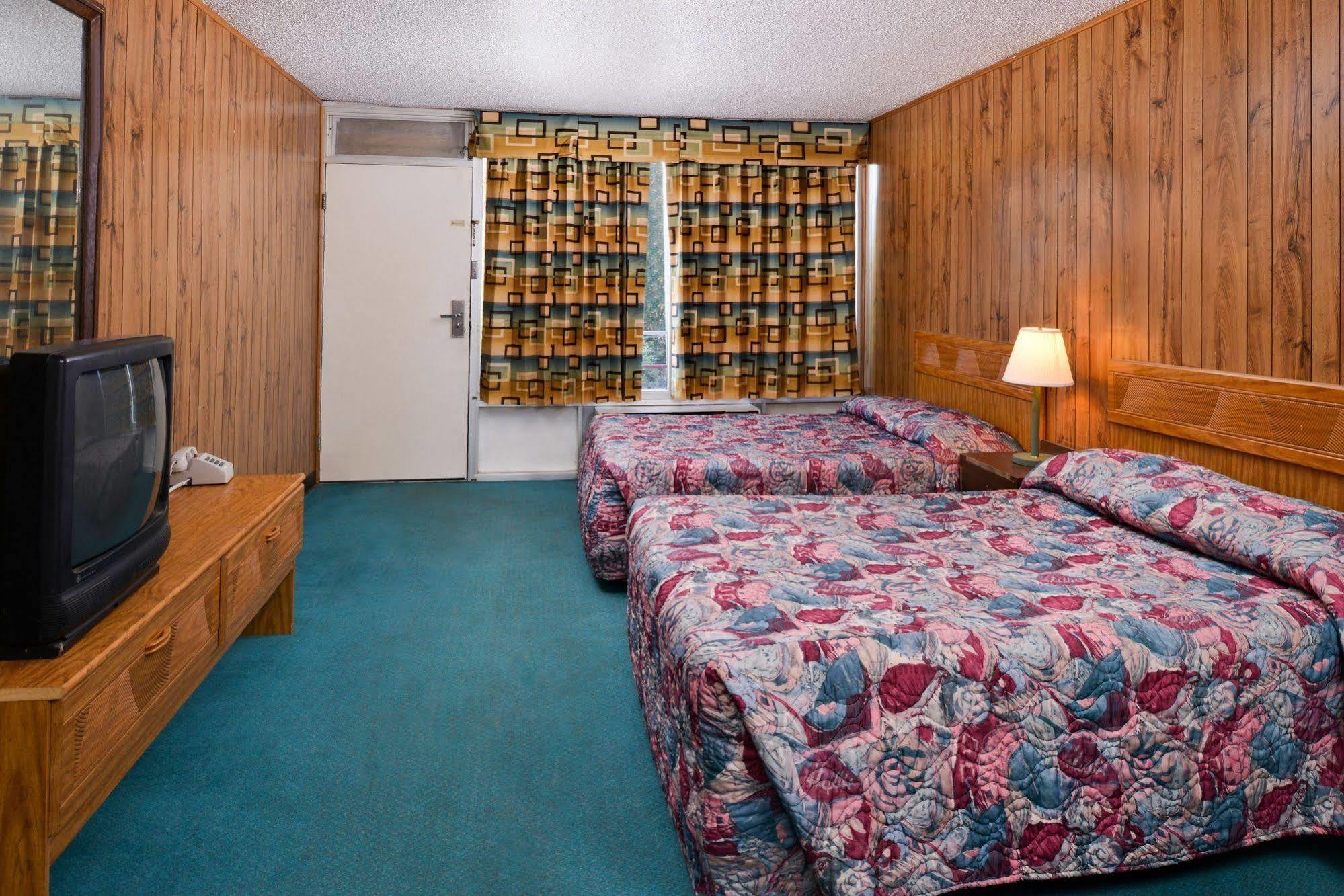 Red Carpet Inn Battleboro Экстерьер фото