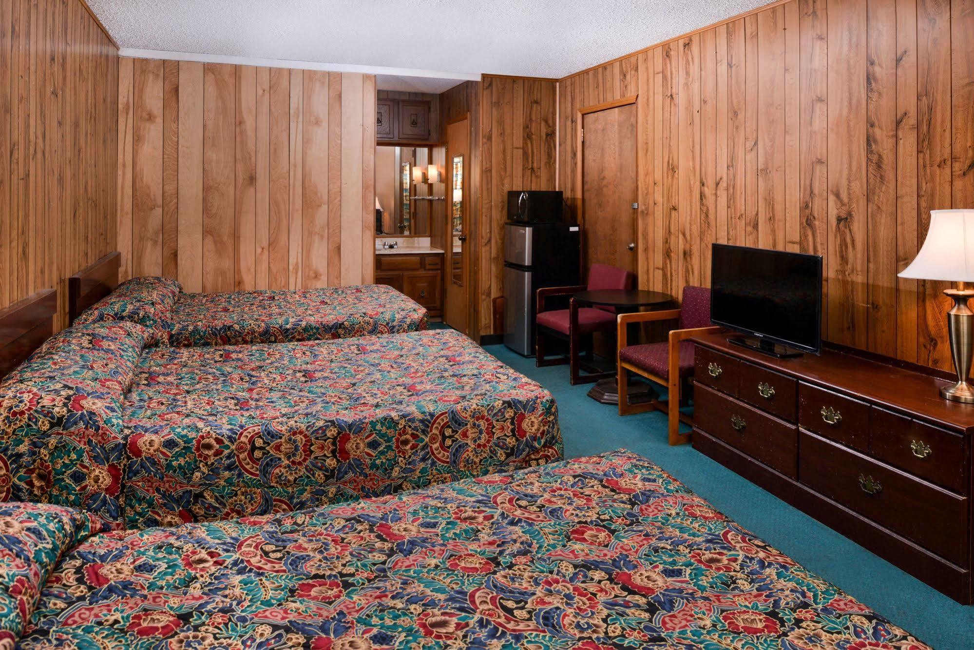 Red Carpet Inn Battleboro Экстерьер фото