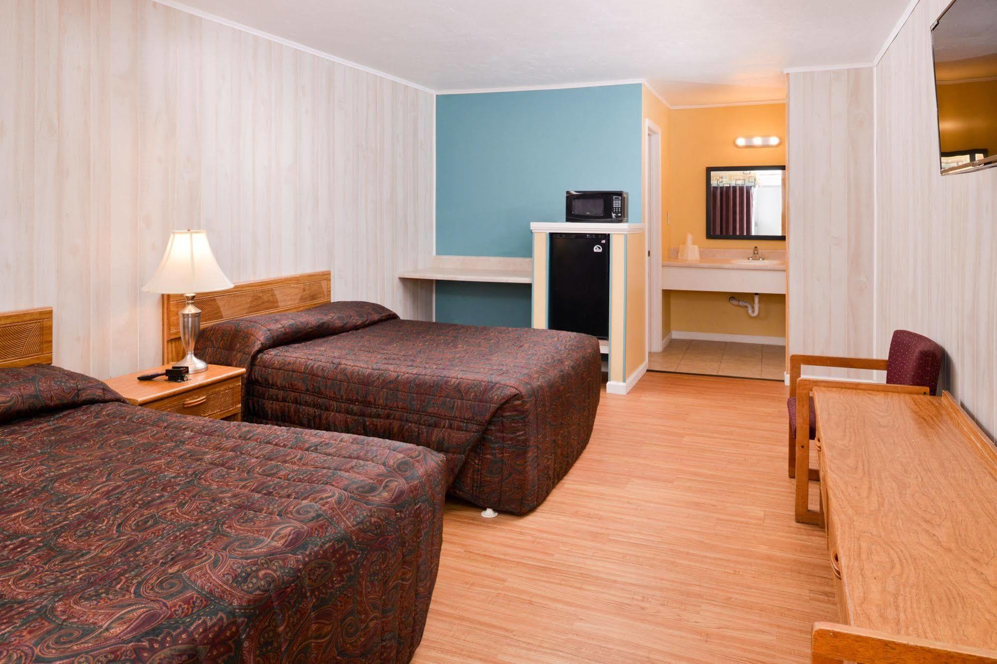 Red Carpet Inn Battleboro Экстерьер фото