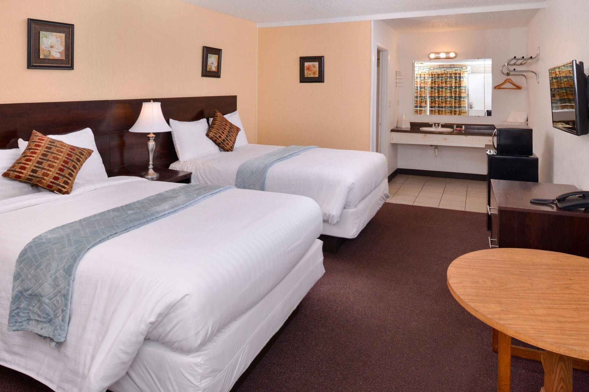 Red Carpet Inn Battleboro Экстерьер фото