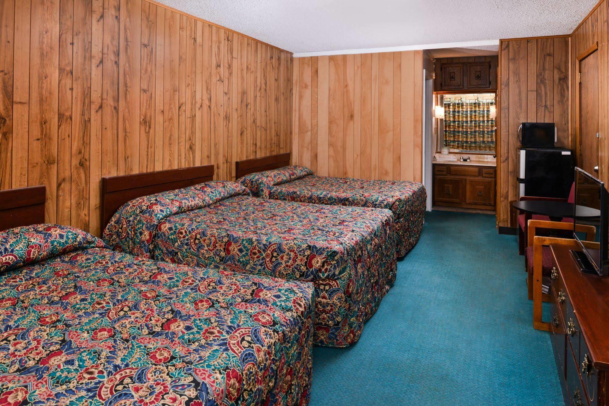Red Carpet Inn Battleboro Экстерьер фото